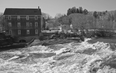 Take This Spooky Tour Through Yarmouth Maine For A Halloween Fright