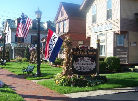 There Are All Sorts Of Yummy Restaurants On This Victorian Street In Greater Cleveland