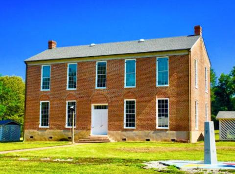 The Little Red Schoolhouse In Mississippi Is A Charming, Well-Preserved Piece Of History