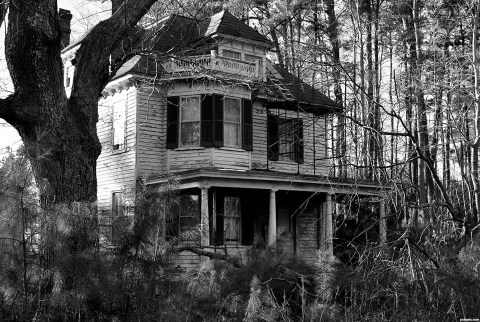 This Haunted Walking Tour In South Dakota Will Take You Somewhere Absolutely Terrifying