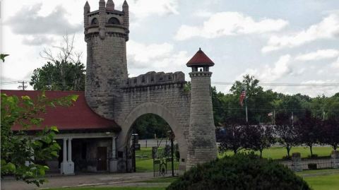 The Highland Lawn Cemetery Is One Of Indiana's Spookiest Cemeteries