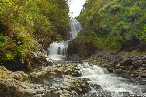 There’s A Secret Waterfall In Hawaii Known As Kopiliula Falls, And It’s Worth Seeking Out