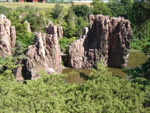 The 1.6-Billion-Year-Old Split Rock Creek Trail In South Dakota Just Gets Better With Age