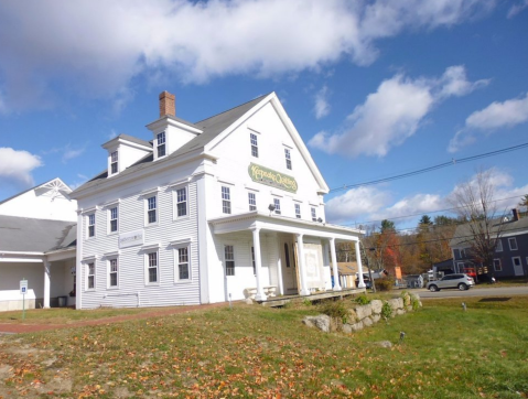 The Largest Quilting Store In New Hampshire Has More Than 10,000 Supplies