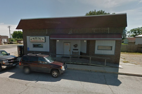 There's A Tiny Hole In The Wall In Iowa Called Unkie's, And They Serve The Best Prime Rib Dinner In The State