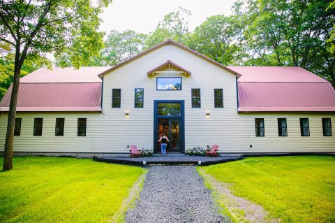 This Giraffe House Is Actually A Bed And Breakfast In New York And You’ll Want To Spend The Night