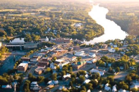 Skowhegan Is Allegedly One Of Maine's Most Haunted Small Towns