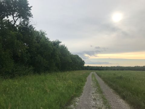 Prairie Center Nature Reserve Loop Is An Easy Hike In Kansas That Still Offers Breathtaking Scenery