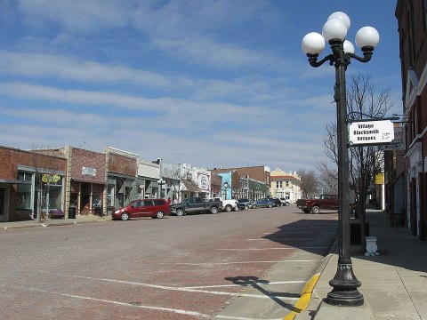 The Best Antiquing Town In The Midwest Just Might Be Right Here In Walnut, Iowa