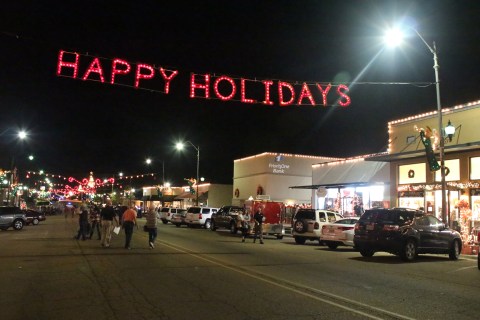 The Cozy Small Town Of Collins In Mississippi Is Great For A Winter Day Trip