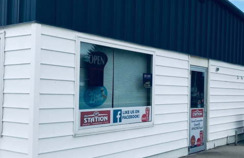 People Love The Juicy Burgers At DB's The Station, A Hidden Small Town Eatery In North Dakota