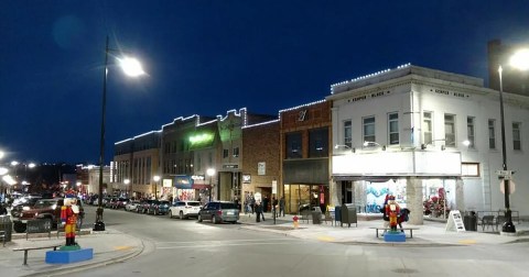 At Christmastime, Minot, North Dakota Has The Most Enchanting Main Street In The Country