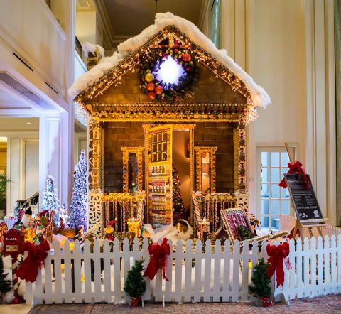 Eat Inside A Life-Size Gingerbread House In Arizona This Winter