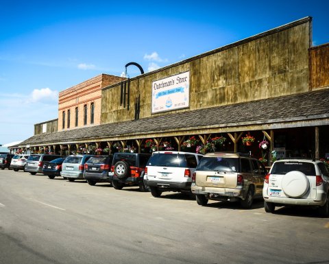 Dutchman's Store In Iowa Will Transport You To Another Era