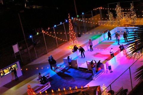 The London Bridge Ice Skating Rink In Arizona Is Positively Enchanting