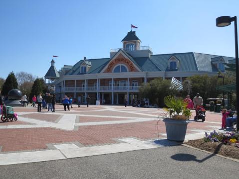 Your Whole Family Can Enjoy Eating Pancakes With Santa At The Virginia Zoo In Norfolk