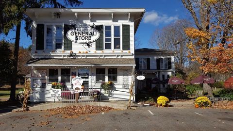 Riverton General Store In Connecticut Will Transport You To Another Era