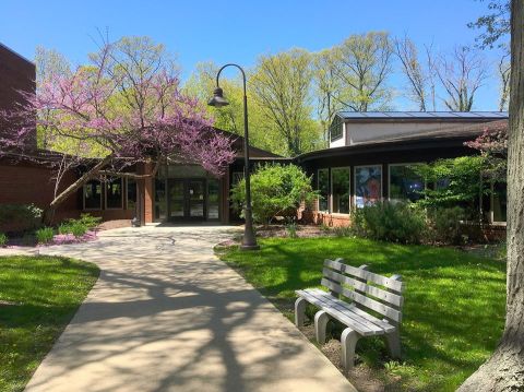 Lake Erie Nature & Science Center Near Cleveland Will Immerse You In The Wonders Of Local Wildlife