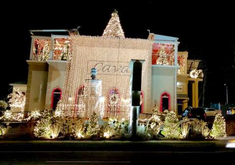 Dine Surrounded By 150,000 Glowing Lights At Cava, A Festive Italian Restaurant In Connecticut