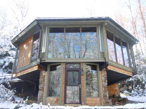 Stay Inside This Octagon Glass Treehouse For An Enchanting Massachusetts Getaway