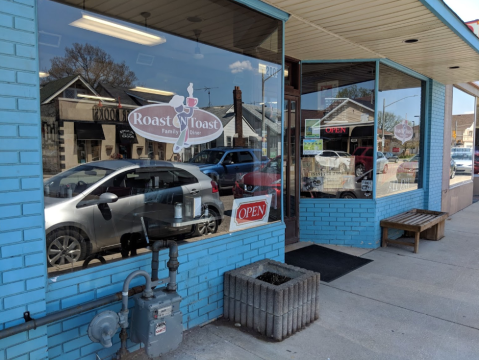 A Tiny Diner Across The River, Roast ‘N Toast, Is A Worthy Hidden Gem Near Detroit