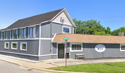 Try The Spectacular 1-Pound Burger At Chateau Louise, An Unassuming Restaurant Near Detroit