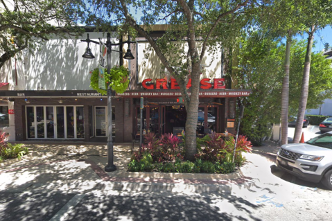 Try The Spectacular 3/4-Pound Burger At Grease Burger Bar, An Unsuspecting Florida Pub