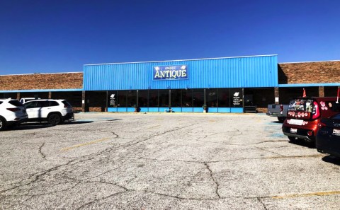 Absolutely Gigantic, You Could Easily Spend All Day Shopping At Angel's Antique And Flea Mall In Alabama