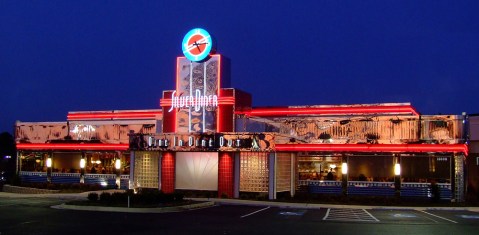 With A Jukebox And Delicious Meatloaf, Silver Diner Is A Wonderfully Retro Dining Experience In Virginia