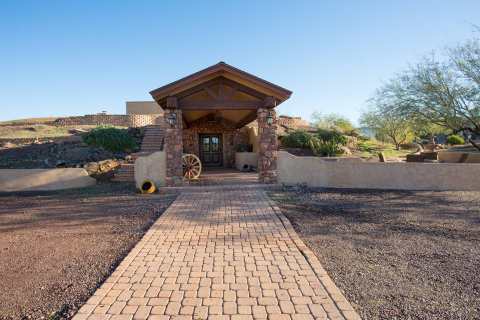 There’s A Hobbit-Themed Airbnb In Arizona And It’s The Perfect Little Hideout