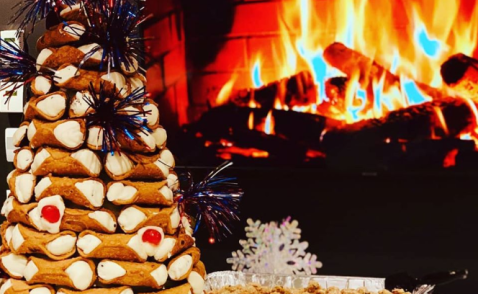 Have A Delicious Christmas With This Giant Cannoli Tree From Rudy's Pastry Shop In New Jersey