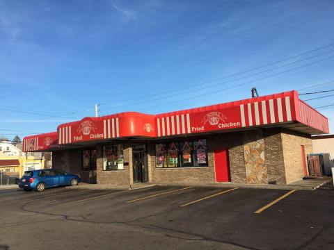 Royal Fried Chicken Is A Hole-In-The-Wall Market In Rhode Island With Some Of The Best Fried Chicken In Town