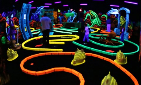 Branson’s Wild World Is A Blacklight Mini Golf Course In Missouri That The Whole Family Will Love