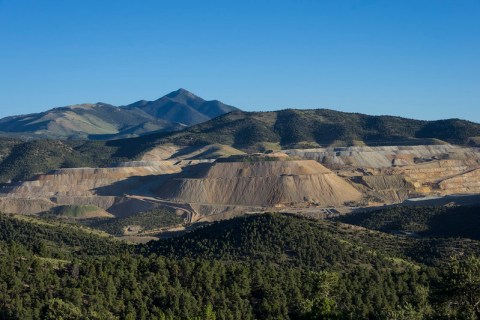 Unleash Your Inner Rockhound And Hunt For Beautiful Garnets At Nevada's Garnet Hill Recreation Area