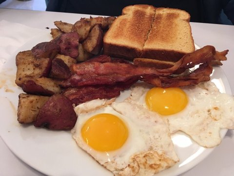 The Old-School Diner In West Virginia Where You’ll Find All Sorts Of Authentic Eats