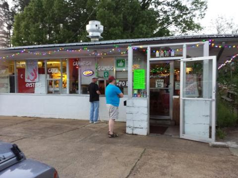 Juju's Shrimpboat Cafe Is A Quirky Little Restaurant In Mississippi That Makes A Big Impression          