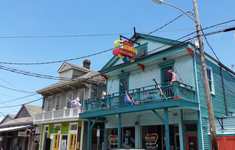 This Hippie-Themed Restaurant, Mellow Mushroom In New Orleans, Is The Grooviest Place To Dine