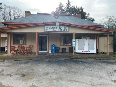 Granny B's Is A Hole-In-The-Wall Market In Virginia With Some Of The Best Fried Chicken In Town