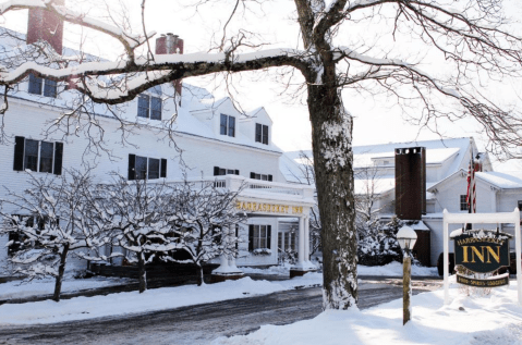 Slow Down And Indulge At The Lovely Afternoon Tea Hiding In The Harraseeket Inn In Maine