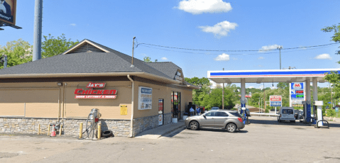 Jay's Chicken Is A Hole-In-The-Wall Market In Cincinnati With Some Of The Best Fried Chicken In Town