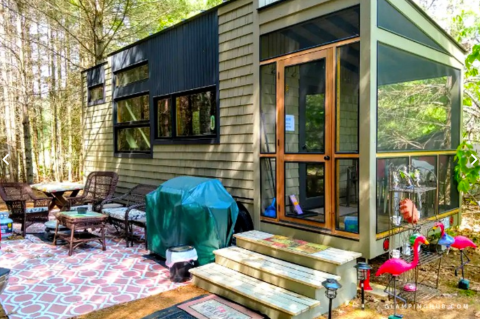 A Modern Tiny House Near The Contoocook River In New Hampshire Lets You Glamp In Style