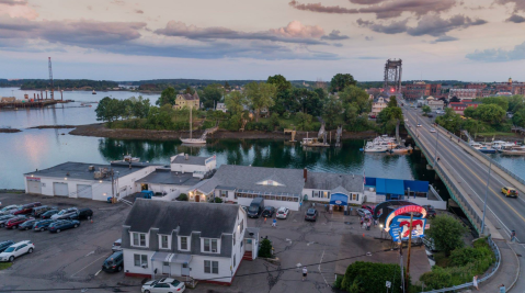 Year-Round Warren’s Lobster House In Maine Has Been Serving Up Seafood Since 1940