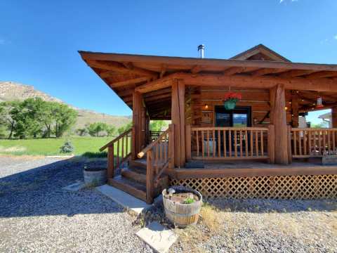 There’s A Cowboy Cabin Airbnb In Wyoming And It’s The Perfect Little Hideout