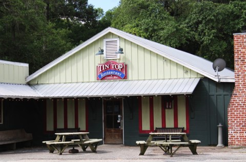 The Massive Prime Rib At The Tin Top Restaurant & Oyster Bar In Alabama Belongs On Your Dining Bucket List