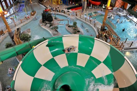 Splash Around Year-Round At Logger's Landing Water Park In Wisconsin, Where It's Always 84 Degrees        