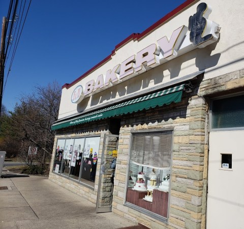 The Small Bakery, B & W In New Jersey Has A Crumb Cake Known Around The World