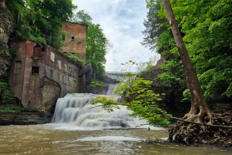 There’s An Abandoned Mill At The Base Of Wells Falls In New York For You To Discover
