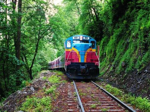 This Wine-Themed Train In Oregon Is Also A Whodunit Murder Mystery