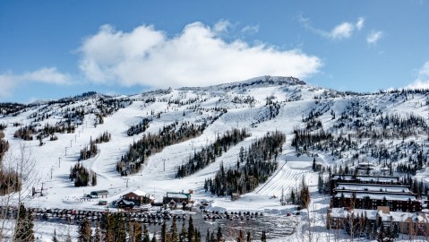 5 Utah Ski Resorts That Give You The Most Bang For Your Buck