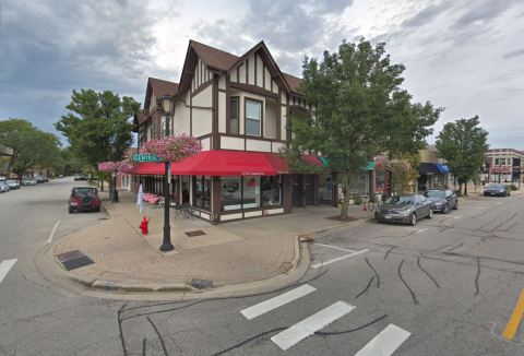 Locals Can't Resist The Caramelized Crust At Lefty's Pizza Kitchen In Illinois